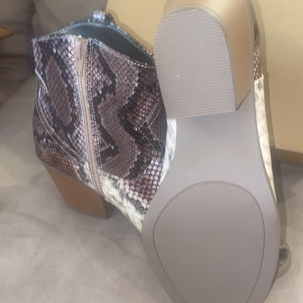 NWT❤️👢👢 - Picture 2 of 3